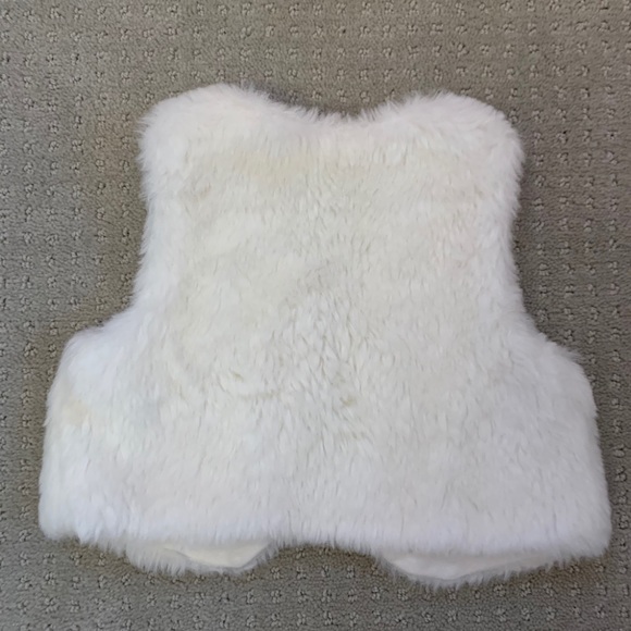 Girls vest size 6-12 months - Picture 2 of 5